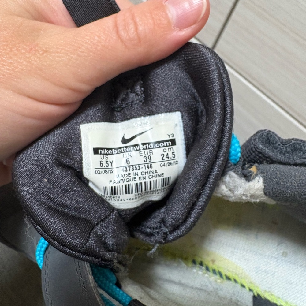 Nike Kids' Black and Teal Sneakers - Picture 3 of 3